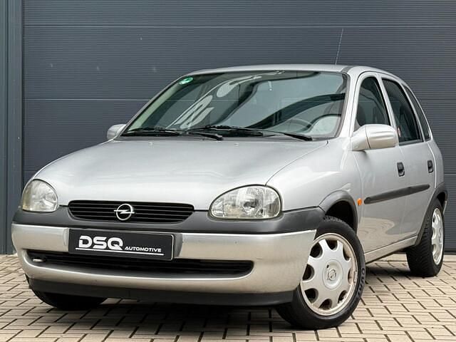 Grijs, metallic lak Gebruikt 2000 Opel Corsa Hatchback | € 1.950 (Duur) - Afbeelding 1/4