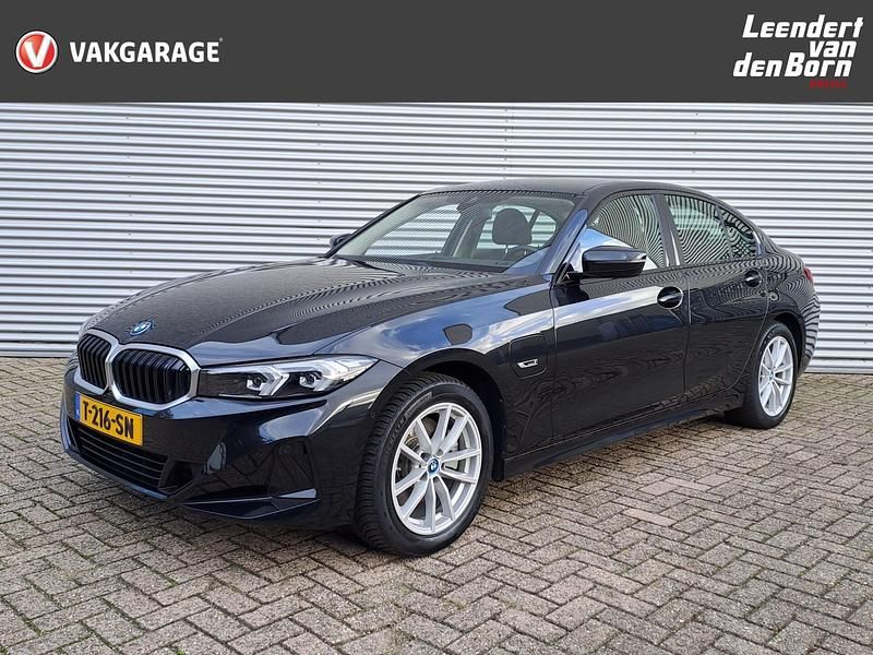 Zwart Gebruikt 2023 BMW 320 Sedan | € 29.995 (Super prijs) - Afbeelding 1/4