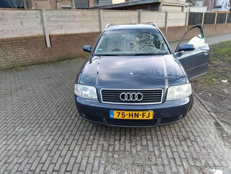 Blauw Occasion 2001 Audi A6 Exclusive Stationwagen | € 700 (Eerlijke prijs) - Afbeelding 1/4