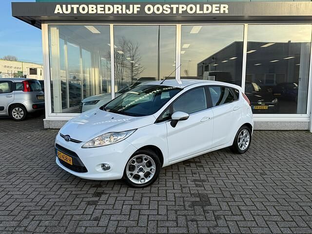 Wit Occasion 2012 Ford Fiesta Titanium Hatchback | € 4.500 (Goede deal) - Afbeelding 1/4