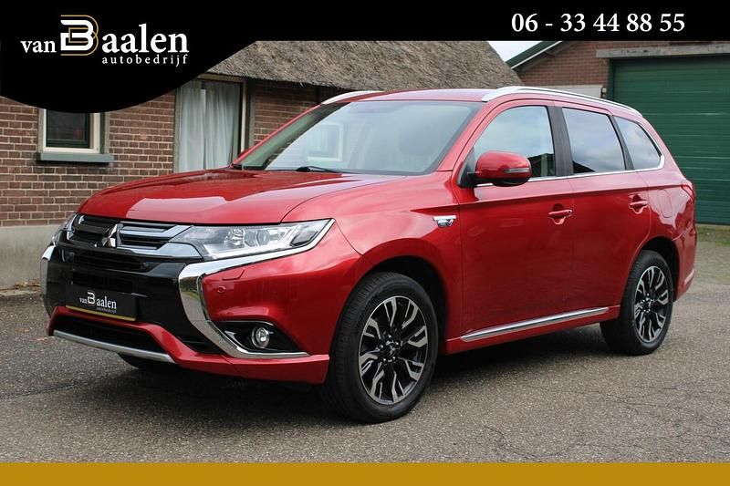 Rood (parellak) Gebruikt 2018 Mitsubishi Outlander P-HEV SUV | € 17.950 (Goede deal) - Afbeelding 1/4