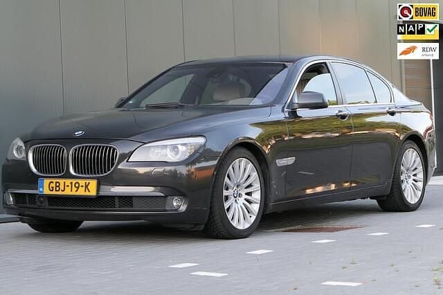Grijs Gebruikt 2008 BMW 750 Sedan | € 13.440 - Afbeelding 1/4