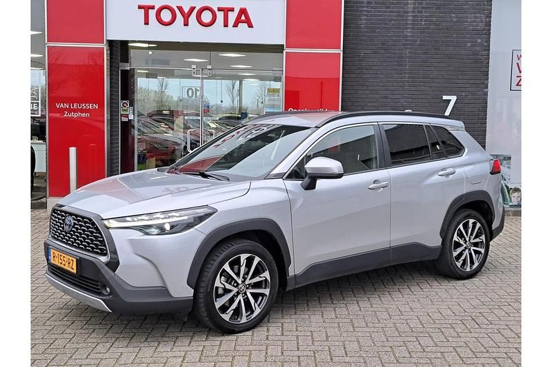Grijs Occasion 2022 Toyota Corolla Cross Edition SUV | € 29.499 (Eerlijke prijs) - Afbeelding 1/1
