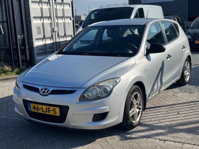 Grijs Gebruikt 2010 Hyundai i30 Active Hatchback | € 1.650 (Goede deal) - Afbeelding 1/4