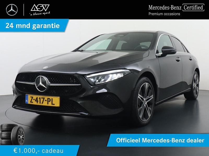 Zwart Gebruikt 2024 Mercedes A250 Luxury Sedan | € 39.440 (Iets duurder) - Afbeelding 1/4