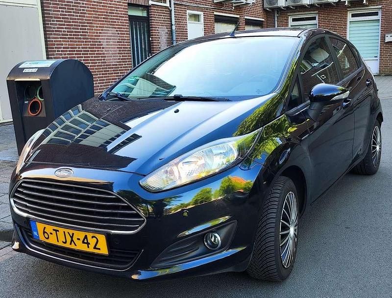 Zwart Gebruikt 2014 Ford Fiesta Style Hatchback | € 5.900 (Goede deal) - Afbeelding 1/4