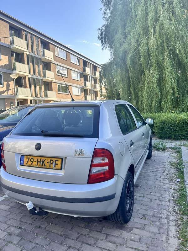 Grijs Gebruikt 2001 Skoda Fabia Comfort Hatchback | € 1.499 (Eerlijke prijs) - Afbeelding 1/4