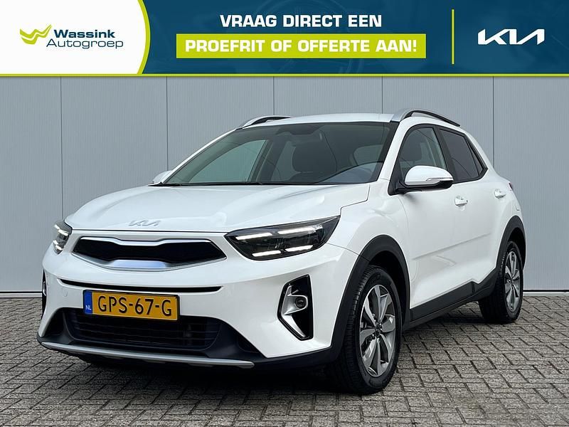 Wit Gebruikt 2024 Kia Stonic SUV | € 23.285 (Eerlijke prijs) - Afbeelding 1/4