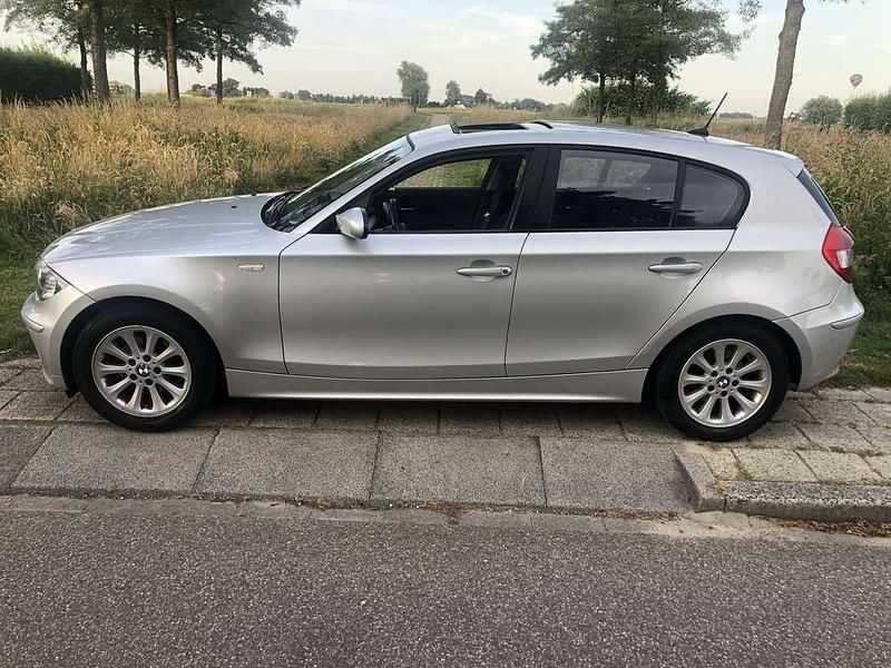 Grijs Gebruikt 2006 BMW 118 Executive Hatchback | € 2.350 (Iets duurder) - Afbeelding 1/4