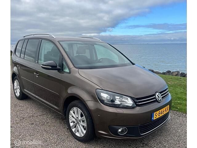 Bruin Gebruikt 2012 VW Touran Highline MPV | € 11.500 (Iets duurder) - Afbeelding 1/4