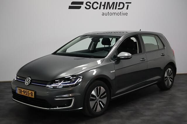 Grijs (metallic) Gebruikt 2018 VW e-Golf Hatchback | € 11.995 (Eerlijke prijs) - Afbeelding 1/4