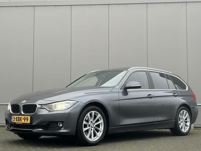 Grijs Gebruikt 2013 BMW 330 Stationwagen | € 12.500 (Eerlijke prijs) - Afbeelding 1/4
