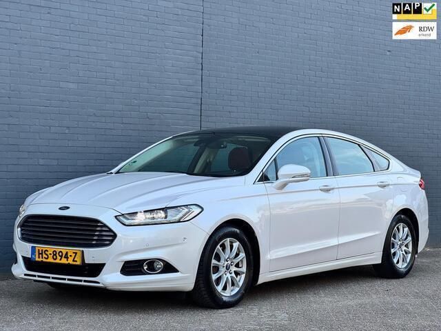 Wit, metallic lak Gebruikt 2015 Ford Mondeo Titanium Hatchback | € 8.950 (Duur) - Afbeelding 1/4