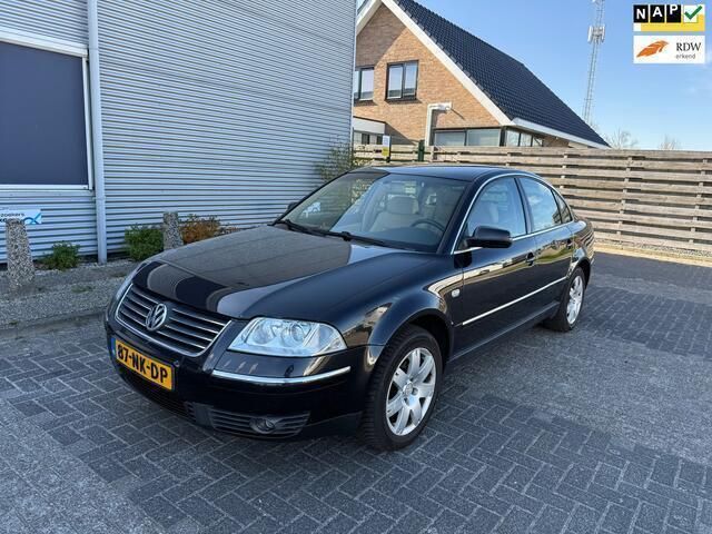 Zwart Gebruikt 2003 VW Passat Highline Sedan | € 1.250 (Eerlijke prijs) - Afbeelding 1/4