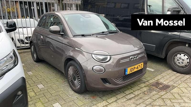 Bruin Gebruikt 2021 Fiat 500e Icon Hatchback | € 15.940 (Goede deal) - Afbeelding 1/2