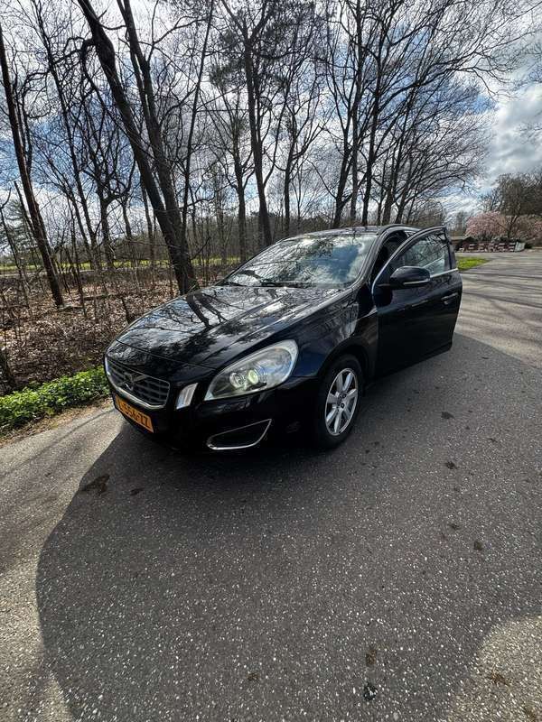 Zwart Gebruikt 2013 Volvo V60 Summum Stationwagen | € 12.000 (Duur) - Afbeelding 1/4