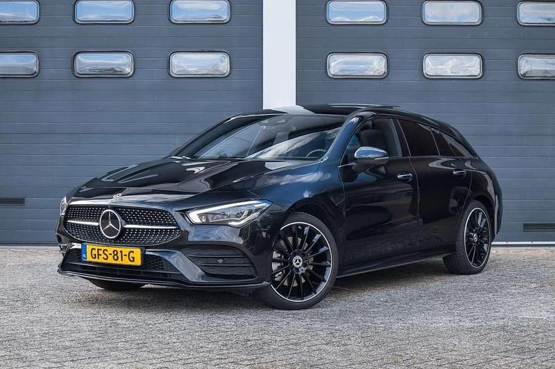 Zwart Gebruikt 2021 Mercedes CLA250e Shooting Brake AMG line Stationwagen | € 36.500 (Iets duurder) - Afbeelding 1/4
