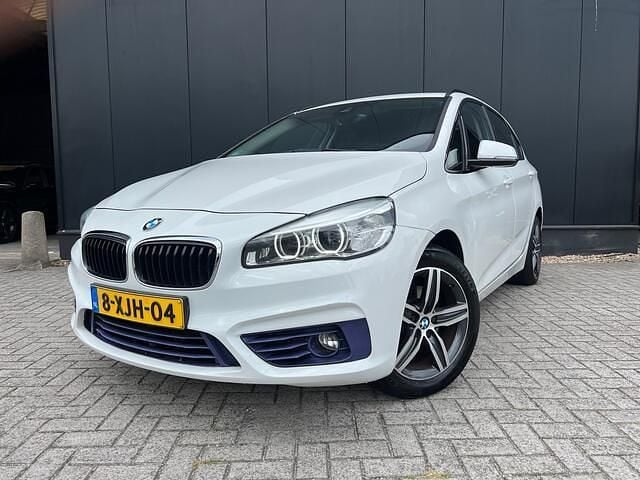 Wit Gebruikt 2014 BMW 218 Sport Line Stationwagen | € 6.995 (Eerlijke prijs) - Afbeelding 1/4