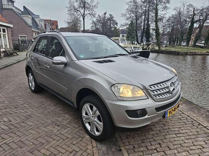 Gebruikt 2005 Mercedes ML350 SUV | € 7.500 (Eerlijke prijs) - Afbeelding 1/4