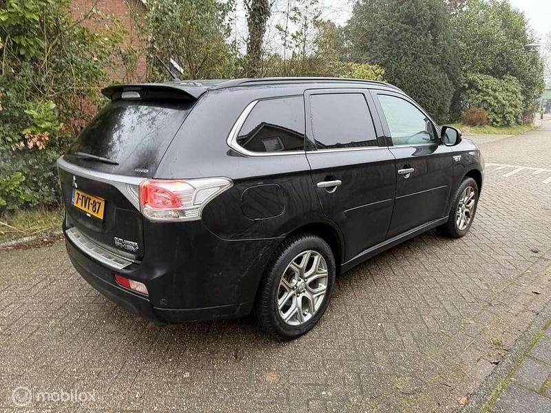 Occasion Mitsubishi Outlander P-HEV Instyle 121 PK (88 kW) 2014 Zwart SUV