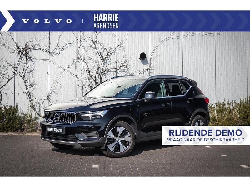 Zwart Gebruikt 2022 Volvo XC40 Inscription SUV | € 31.399 (Goede deal) - Afbeelding 1/4