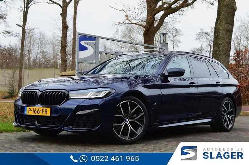 Blauw Gebruikt 2022 BMW 520 Executive Stationwagen | € 44.950 (Duur) - Afbeelding 1/4