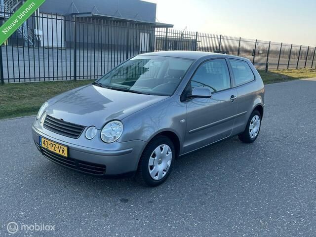 Grijs Gebruikt 2005 VW Polo Hatchback | € 1.750 (Super prijs) - Afbeelding 1/4