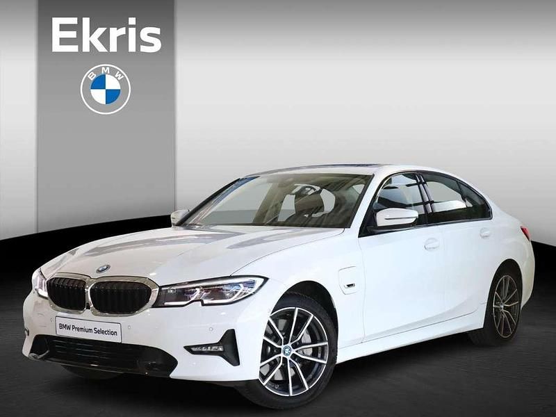 Wit Gebruikt 2022 BMW 330e Executive Sedan | € 36.500 (Super prijs) - Afbeelding 1/4