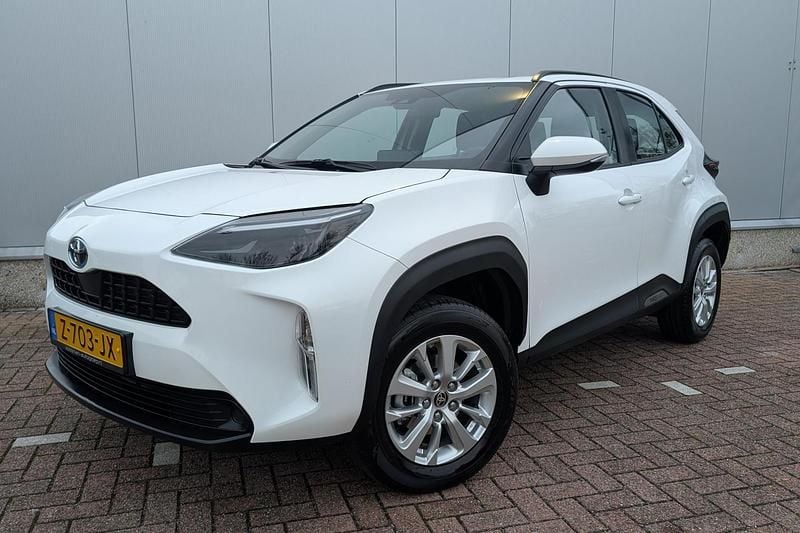 Wit Occasion 2024 Toyota Yaris Hybrid Active SUV | € 28.748 (Eerlijke prijs) - Afbeelding 1/1