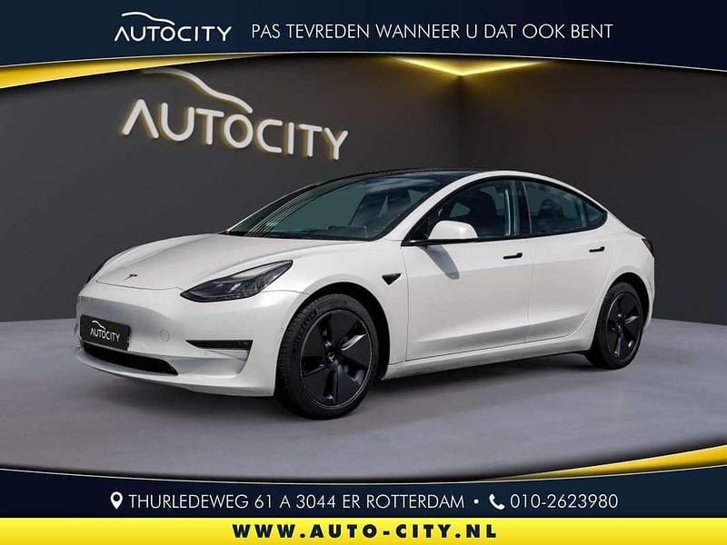 Wit Gebruikt 2023 Tesla Model 3 Standard Range Sedan | € 28.950 (Goede deal) - Afbeelding 1/4