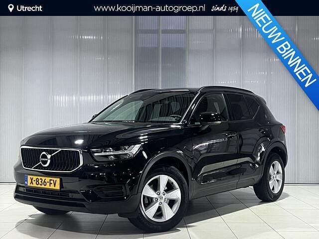 Zwart Gebruikt 2022 Volvo XC40 Momentum SUV | € 33.300 (Goede deal) - Afbeelding 1/4