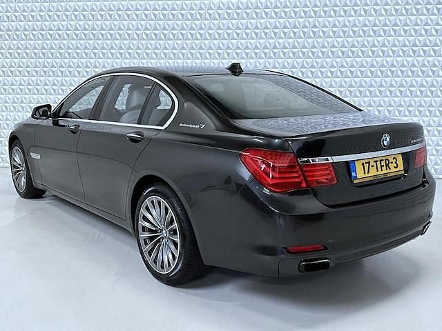 Occasion BMW 750 2012 Grijs (metallic) Sedan