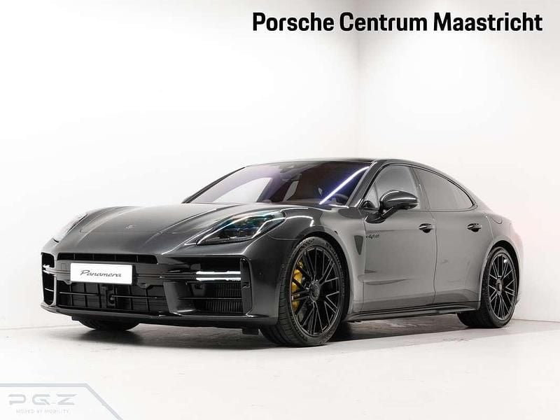 Grijs Nieuw 2025 Porsche Panamera Turbo S Sedan | € 289.990 - Afbeelding 1/4