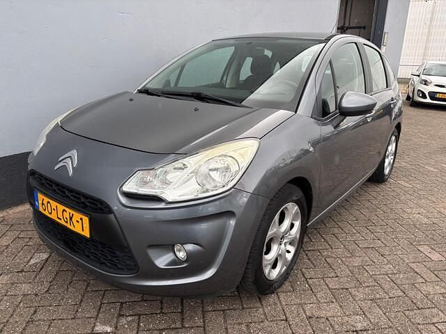 Grijs, metallic lak Gebruikt 2010 Citroën C3 Business Class Hatchback | € 2.950 (Eerlijke prijs) - Afbeelding 1/4
