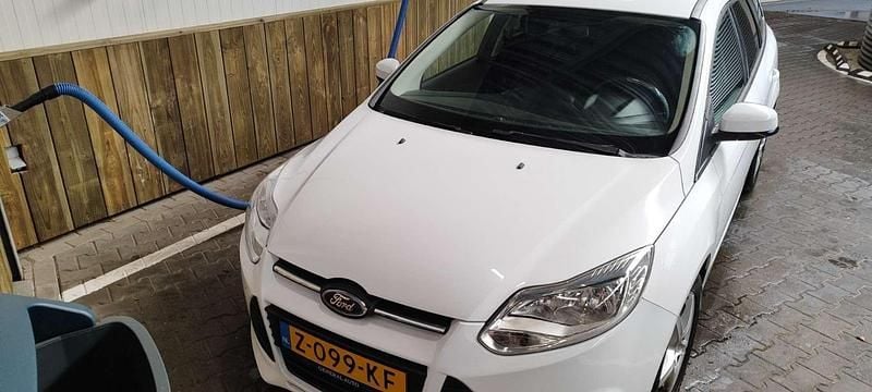 Wit Occasion 2013 Ford Focus Sedan | € 5.500 (Eerlijke prijs) - Afbeelding 1/4