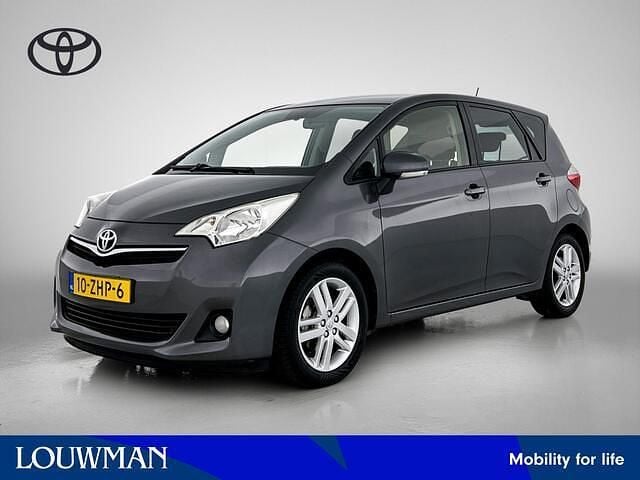 Grijs Gebruikt 2012 Toyota Verso-S MPV | € 8.250 (Eerlijke prijs) - Afbeelding 1/3