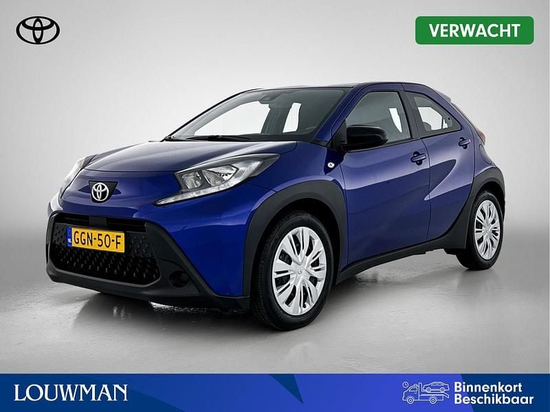 Blauw Gebruikt 2024 Toyota Aygo Play Hatchback | € 20.250 (Eerlijke prijs) - Afbeelding 1/4