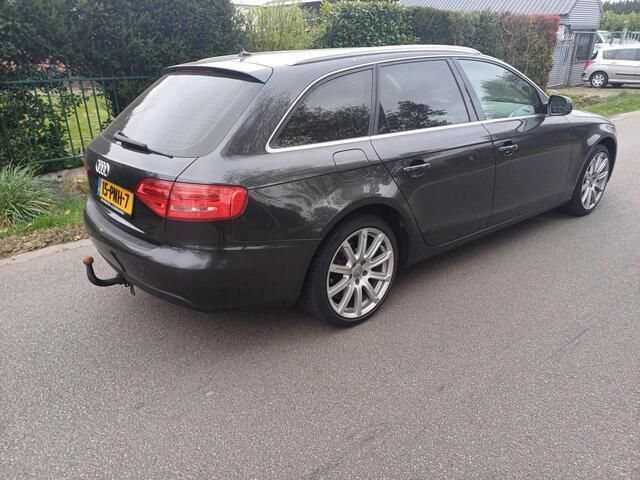 Grijs Gebruikt 2011 Audi A4 Business Stationwagen | € 6.950 (Eerlijke prijs) - Afbeelding 1/4