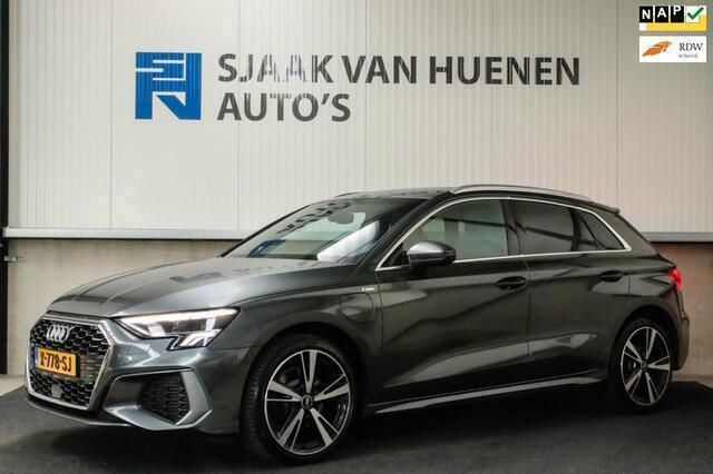 Grijs Gebruikt 2020 Audi A3 Sportback S-Line Hatchback | € 32.950 - Afbeelding 1/4