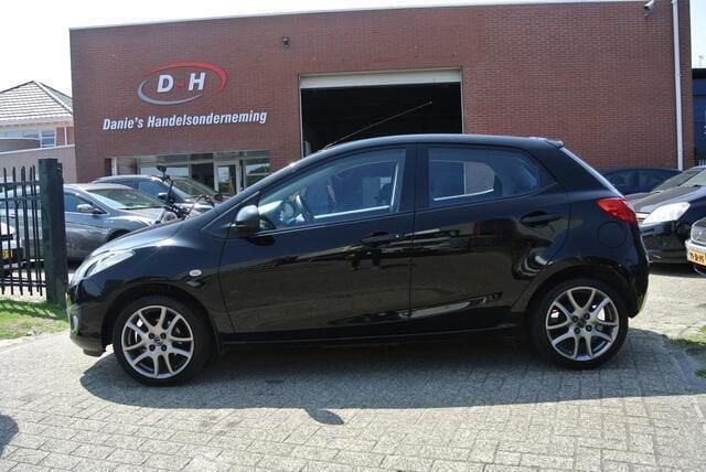Zwart Gebruikt 2012 Mazda 2 Hatchback | € 3.299 (Goede deal) - Afbeelding 1/4