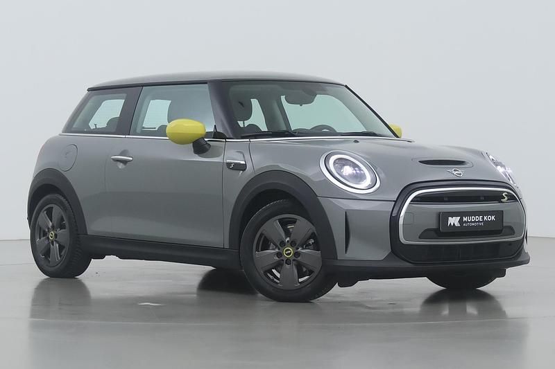 Grijs Occasion 2022 Mini Cooper Classic Hatchback | € 18.700 (Goede deal) - Afbeelding 1/1