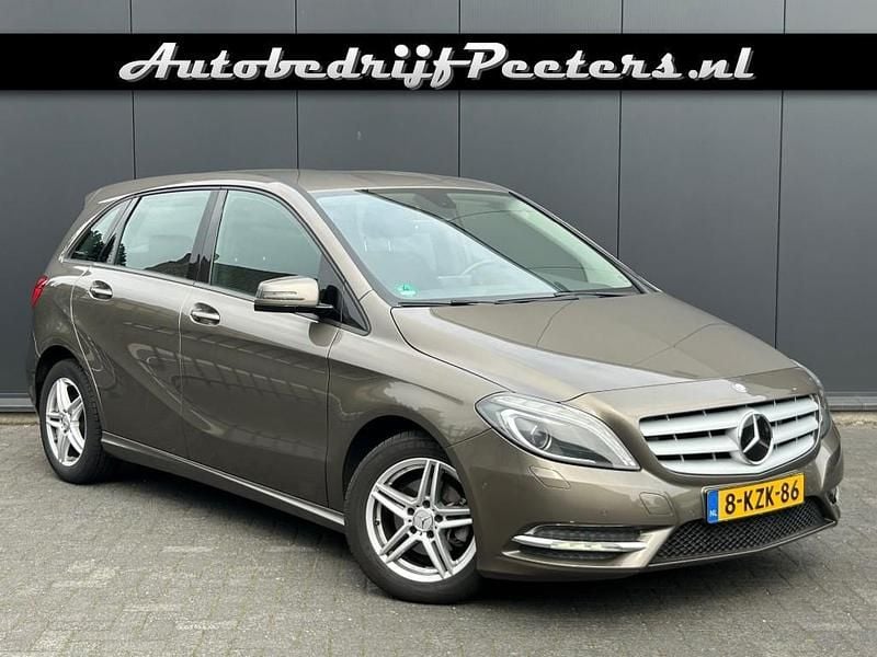 Grijs Gebruikt 2013 Mercedes B180 MPV | € 13.950 (Eerlijke prijs) - Afbeelding 1/4