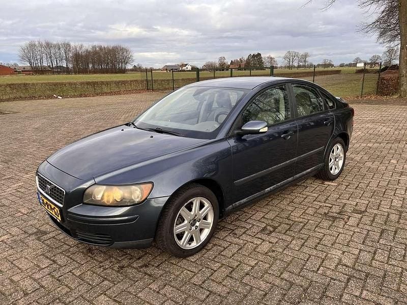 Blauw Occasion 2005 Volvo S40 Momentum Sedan | € 3.300 (Eerlijke prijs) - Afbeelding 1/4