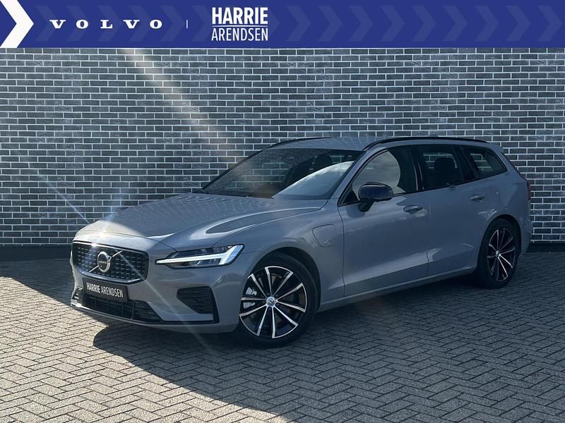 Grijs Gebruikt 2025 Volvo V60 Plus Stationwagen | € 50.194 (Iets duurder) - Afbeelding 1/4