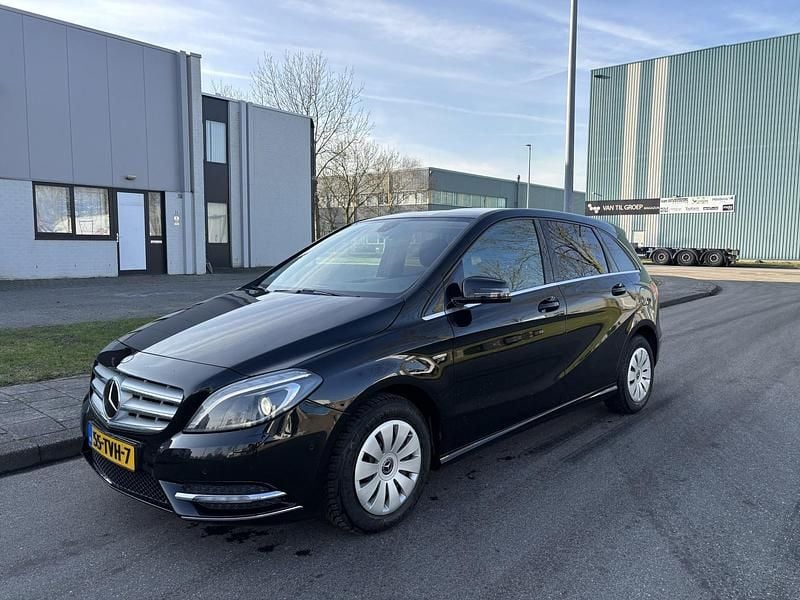 Zwart Occasion 2012 Mercedes B180 Ambition MPV | € 4.950 (Eerlijke prijs) - Afbeelding 1/4
