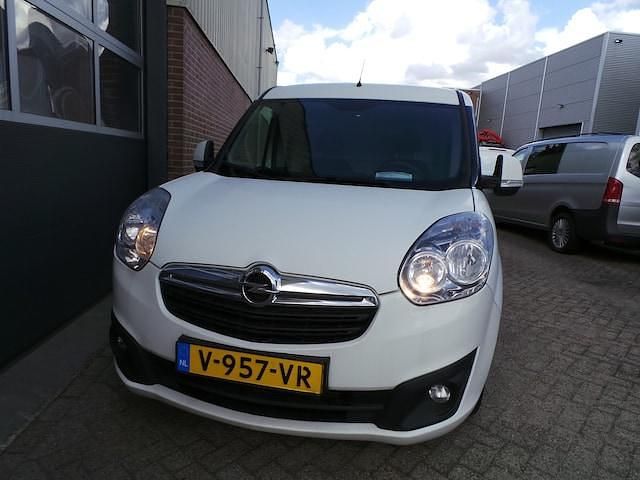 Occasion Opel Combo Sport 105 PK (77 kW) 2019 Wit Sedan