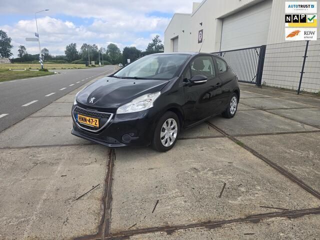 Zwart Gebruikt 2013 Peugeot 208 Access Hatchback | € 3.950 (Eerlijke prijs) - Afbeelding 1/4