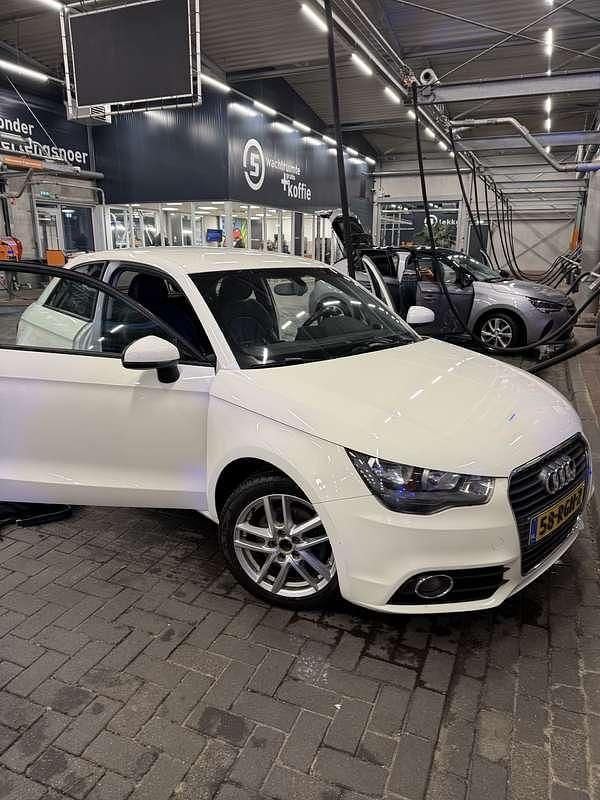 Wit Occasion 2011 Audi A1 Stationwagen | € 9.000 (Eerlijke prijs) - Afbeelding 1/4