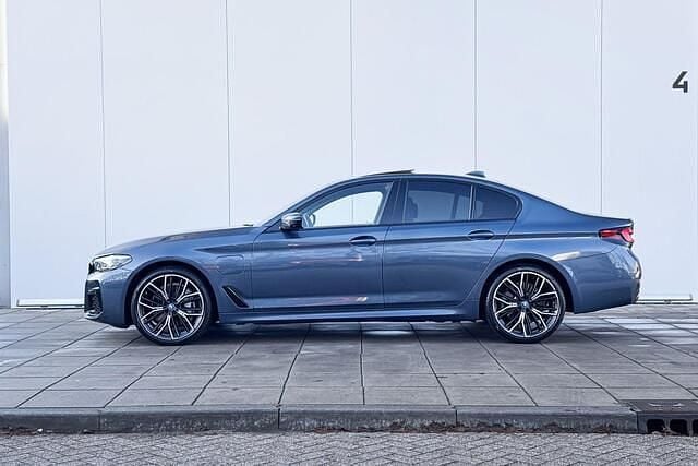 Occasion BMW 545e Executive 394 PK (289 kW) 2023 Blauw (metallic) Sedan