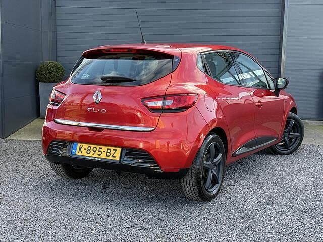 Occasion Renault Clio IV LIMITED 75 PK (55 kW) 2016 Rood Hatchback